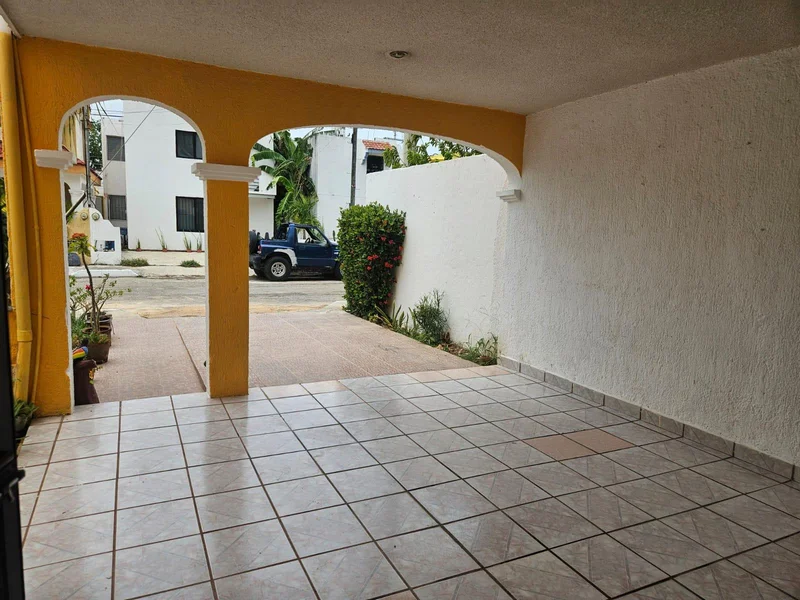 HERMOSA CASA EN VENTA PRIVADA VILLAS PALMA REAL CHUBURNA DE HIDALGO (FVC-2667)