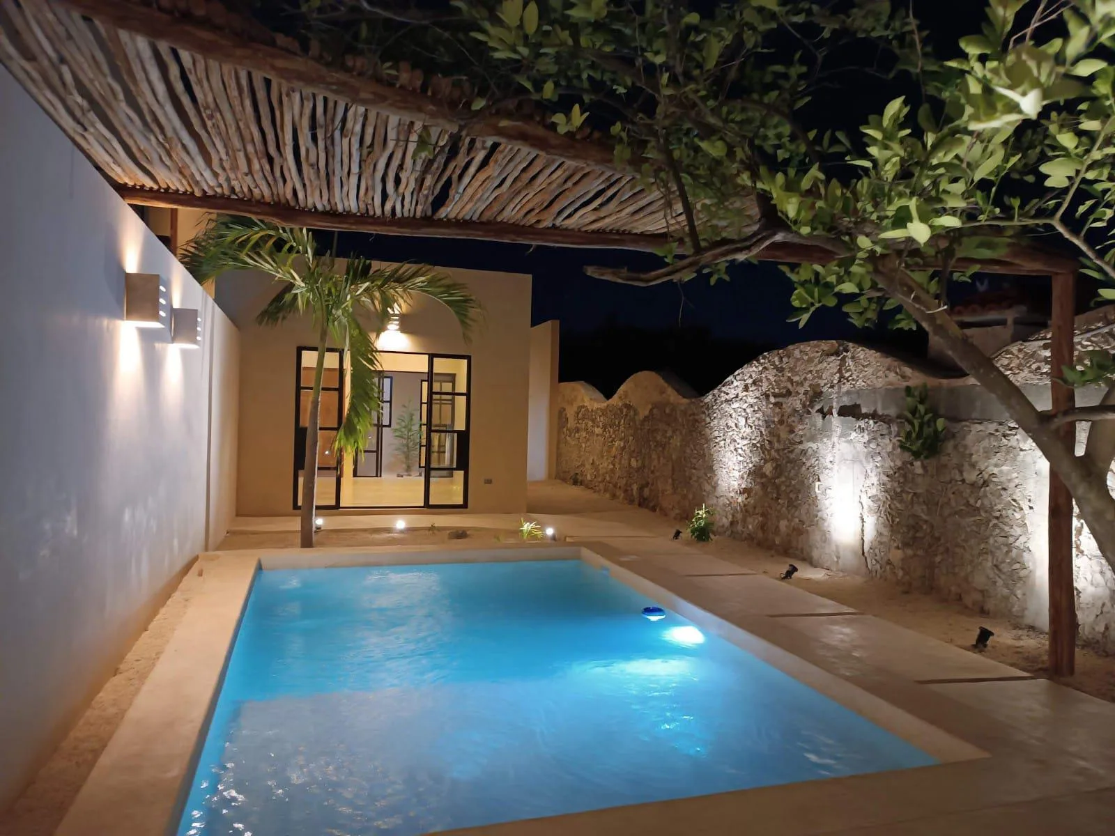 HERMOSA CASA EN VENTA PARA ESTRENAR MERIDA CENTRO SANTA ANA (FVC-1889)