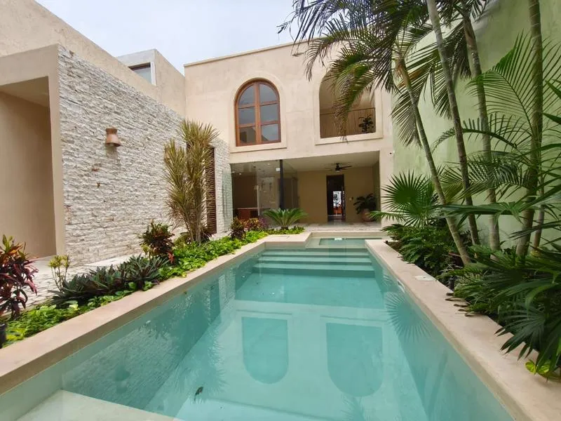 INCREIBLE CASA EN VENTA REMODELADA EQUIPADA "CASA CARLOTA" MERIDA CENTRO SANTIAGO (AVC-2736)