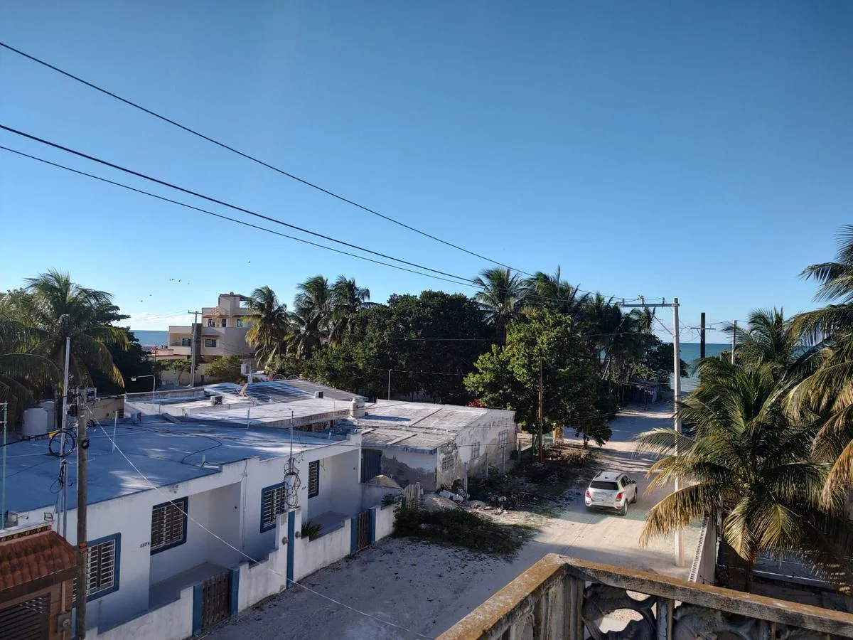 PROPIEDAD CON 19 HABITACIONES EN VENTA MERIDA PLAYA, CHELEM A 70M DEL MAR (AVC-1948)