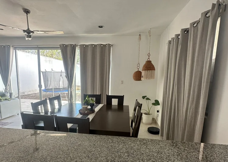 CASA EN VENTA 3 RECAMARAS CON ALBERCA PRIVADA PASEOS DEL MAYAB CONKAL (IVC-2823)