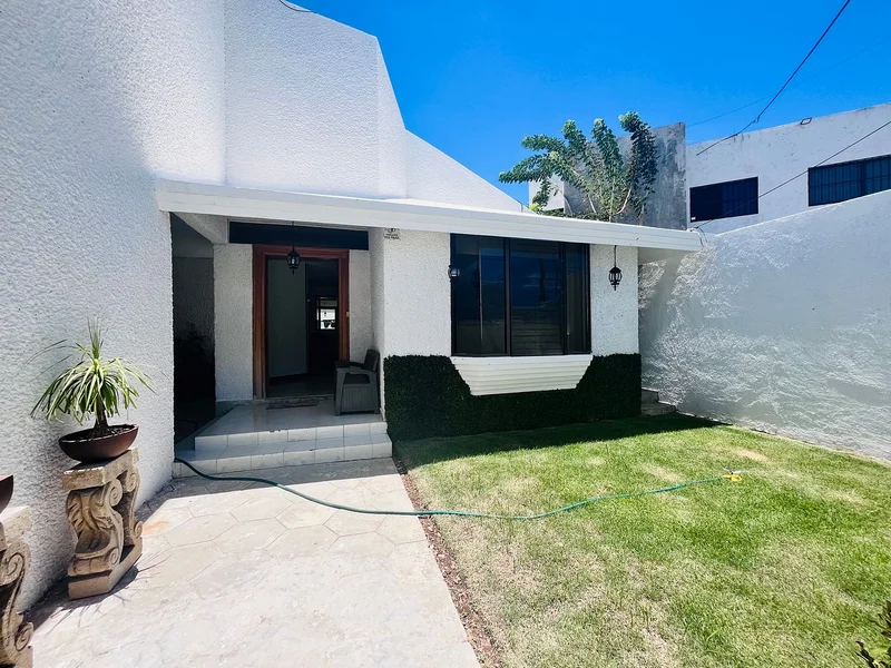 CASA EN VENTA, 3 RECAMARAS, JARDINES DE MERIDA CERCA AVENIDA ALEMAN (GVC-2856)