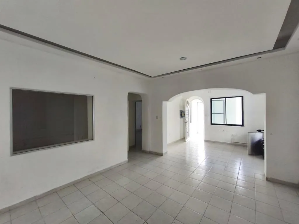 OPORTUNIDAD AMPLIA CASA EN VENTA SOLA PLANTA EN LA COLONIA GARCIA GINERES (AVC-2706)
