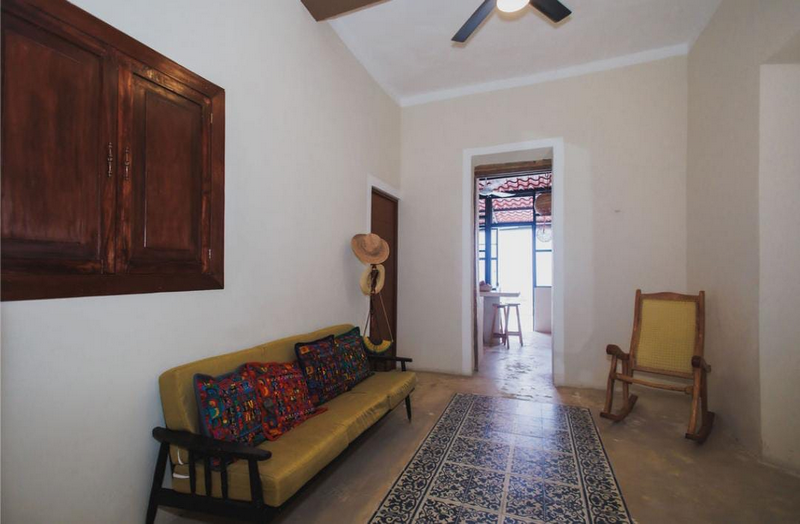 HERMOSA CASA EN VENTA ESTILO COLONIAL CON PANELES SOLARES CENTRO