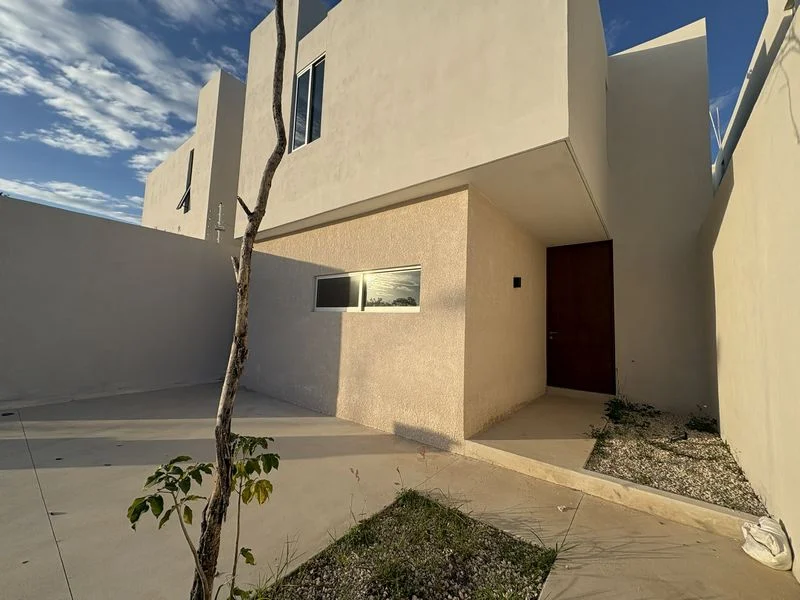 HERMOSA CASA EN VENTA CON ALBERCA PRIVADA VITUA GRAN SAN PEDRO DE CHOLUL (FVC-2793)