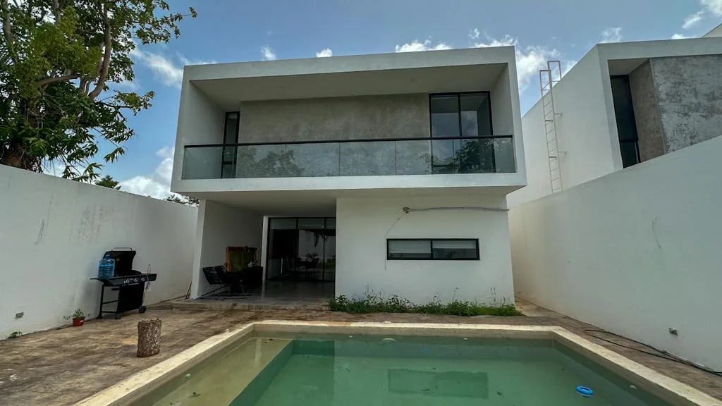 HERMOSA CASA EN VENTA EN PRIVADA MERIDA, CHOLUL (NVC-2462)