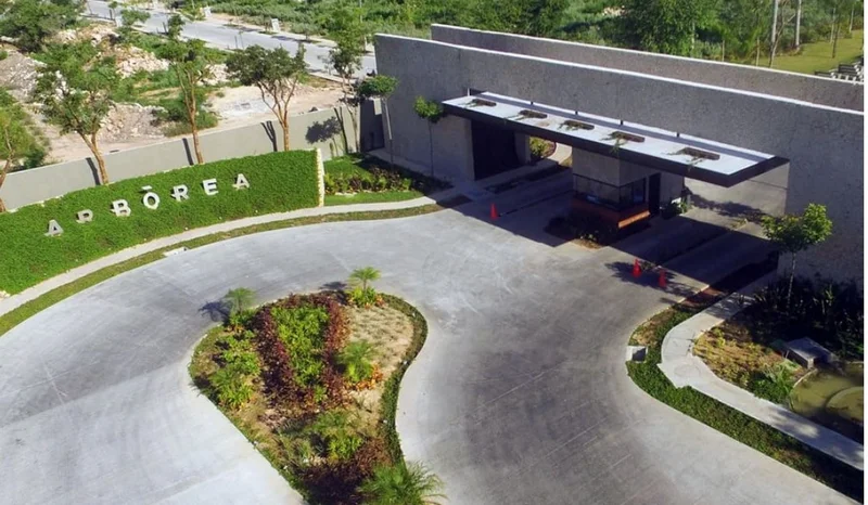 TERRENO EN VENTA EN ESQUINA EN PRIVADA ARBOREA CONKAL (FVT-1304)